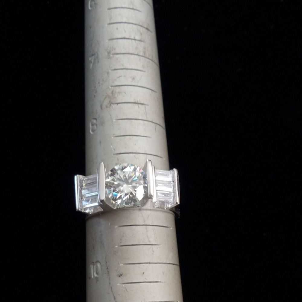 Elegant Sterling Silver Ring with Clear Stones Moissanite Size 9
